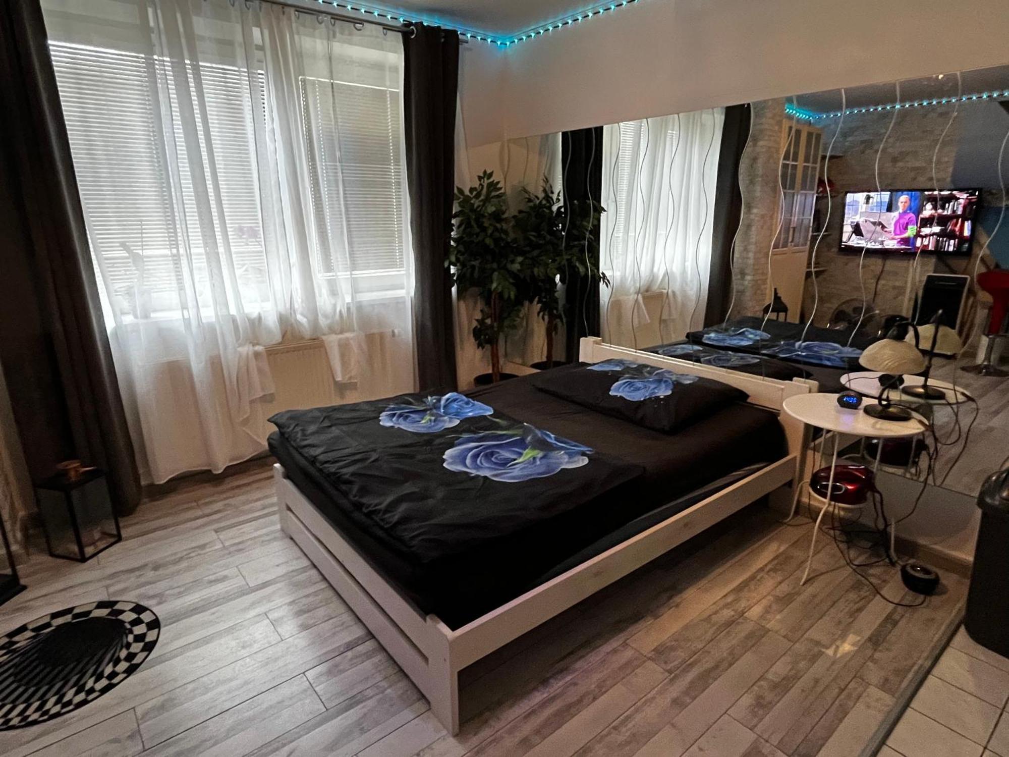 Monfas Apartment Provence In Prag Eksteriør billede